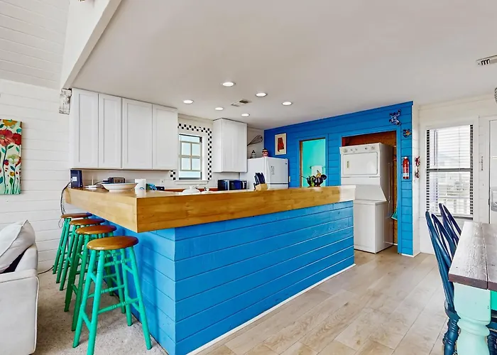 Centrally-located Gulf Front Paradise Wfurnished Sun Deck & Gorgeous Water View *