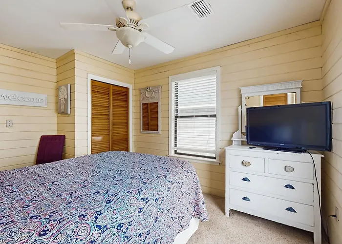 Centrally-located Gulf Front Paradise Wfurnished Sun Deck & Gorgeous Water View Gulf Shores