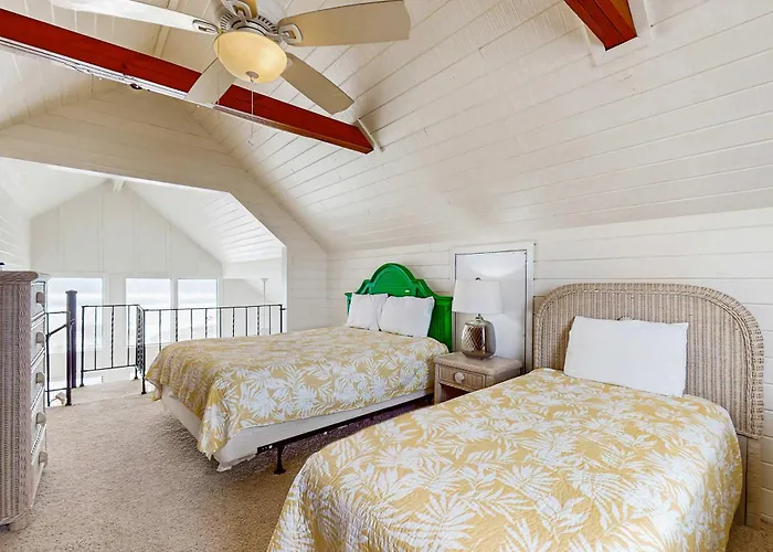 Holiday home Centrally-located Gulf Front Paradise Wfurnished Sun Deck & Gorgeous Water View