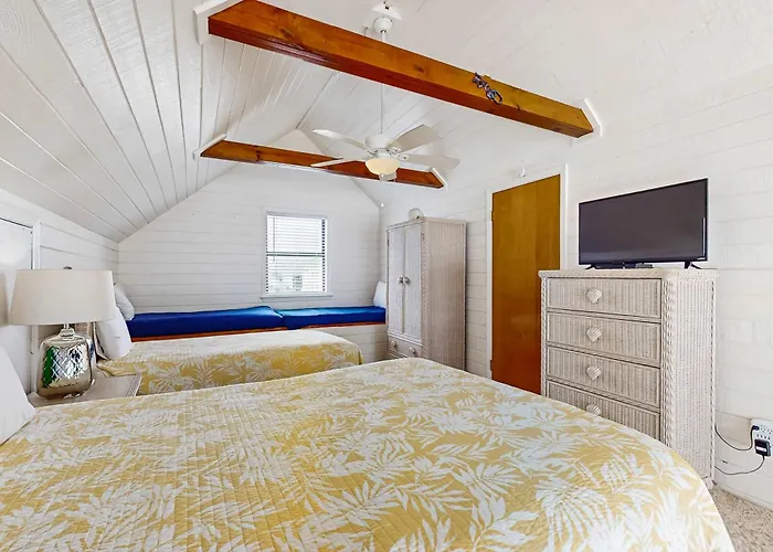 Holiday home Centrally-located Gulf Front Paradise Wfurnished Sun Deck & Gorgeous Water View *